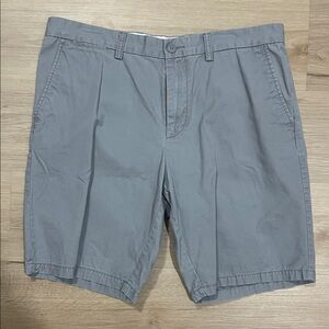 Old Navy Men's Flat Front Gray Shorts